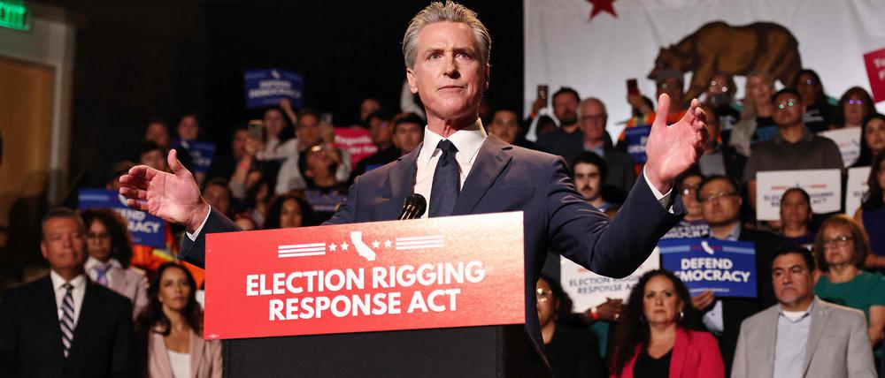 Der demokratische Gouverneur des Bundesstaates Kalifornien, Gavin Newsom, spricht bei einer Veranstaltung.