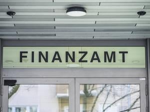 Durch die Maßnahmen sollen die Finanzbeamten entlastet werden und mehr Steuergerechtigkeit entstehen. (Symbolbild)
