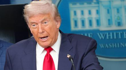 US-Präsident Donald Trump gibt in Washington ein Statement ab.