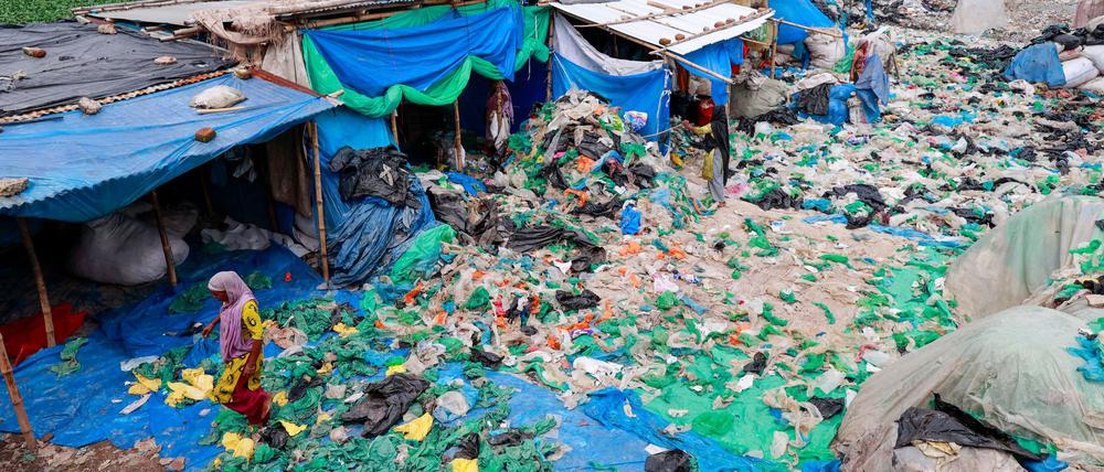 Viele Entwicklungsländer versinken mangels Recyclingmöglichkeiten in Plastikmüll. (Archivbild)