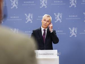 Jens Stoltenberg musste im August einige Fragen beantworten: Norwegens Medien hatten aufgedeckt, dass der staatliche Ölfonds seit dem Beginn des Kriegs in Gaza weiter in israelische Rüstungsunternehmen investiert.