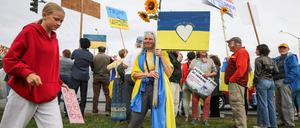 In Anchorage demonstrieren Ukraine-Unterstützer vor dem Trump-Putin-Treffen.