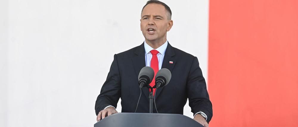 Der polnische Präsident Karol Nawrocki nennt das Banner „eine Dummheit, die mit Worten nicht zu rechtfertigen ist“.