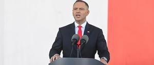 Der polnische Präsident Karol Nawrocki nennt das Banner „eine Dummheit, die mit Worten nicht zu rechtfertigen ist“.