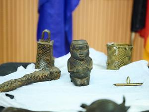 Benin-Bronzen liegen im Außenministerium in Abuja. (Archivfoto)