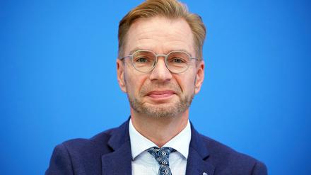 Holznagel forderte, die Zahl neuer Verbeamtungen auf ein Minimum und ausschließlich auf die hoheitlichen Kernbereiche zu beschränken – bei der Polizei, in der Finanzverwaltung und in der Justiz. (Archivbild)