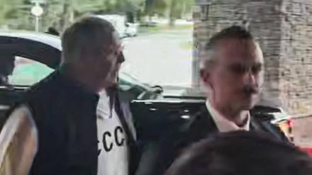 In diesem vom russischen Außenministerium veröffentlichten Handout-Video ist der russische Außenminister Sergej Lawrow in Anchorage, Alaska, in den Vereinigten Staaten zu sehen.