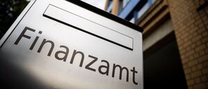 Briefkasten eines Finanzamts (Symbolbild)