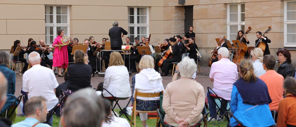 „Kunst zur Zeit“ findet im Innenhof des Landtages statt.