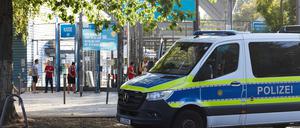 Im Sommerbad Neukölln kam es zu einer Auseinandersetzung und einem Polizeieinsatz. (Symbolbild)