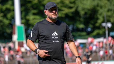 Trainer Steffen Baumgart (1. FC Union Berlin) betritt das Stadion. 