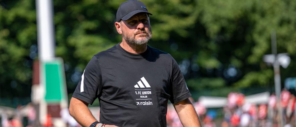 Trainer Steffen Baumgart (1. FC Union Berlin) betritt das Stadion. 