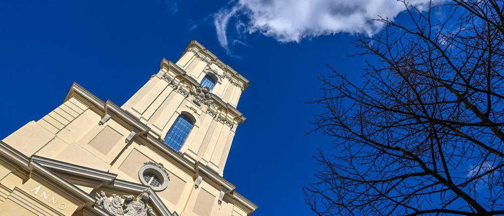 Er ist rund 60 Meter hoch - der Turm der Garnisonkirche in Potsdam mit Ausstellung, Besucher-Plattform und Kapelle. (Archivbild)