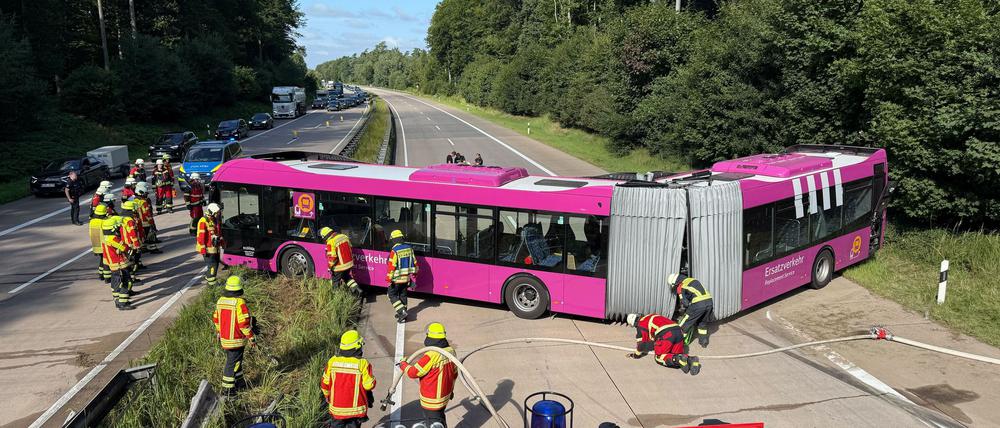 Der Bus war im Ersatzverkehr für die gesperrte Bahnstrecke zwischen Hamburg und Berlin unterwegs.