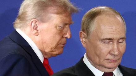 Donald Trump und Wladimir Putin in Alaska (v.l.)