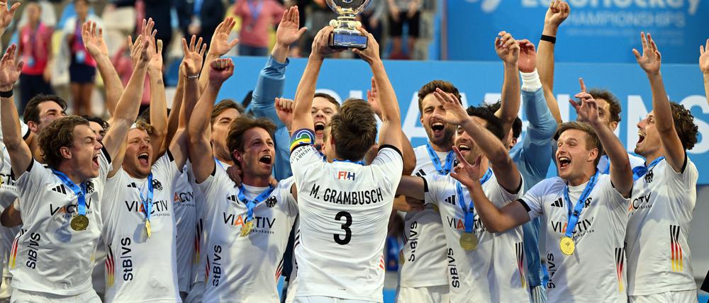 Mats Grambusch mit seinem letzten Pokal.