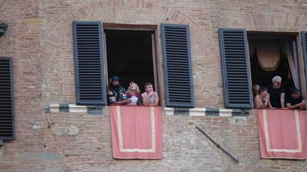 Madonna verfolgte an ihrem 67. Geburtstag das „Palio di Siena“. 