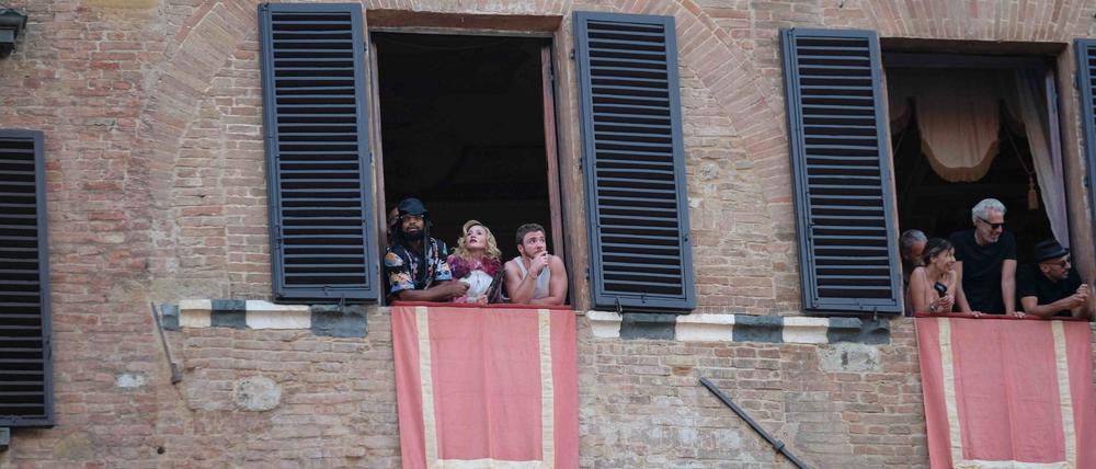 Madonna verfolgte an ihrem 67. Geburtstag das „Palio di Siena“.
