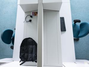 Leerer Büroraum: Flexiblere Arbeitszeitmodelle würden es Beschäftigten erlauben, ihre Arbeitszeit auf weniger Wochentage zu verteilen. 