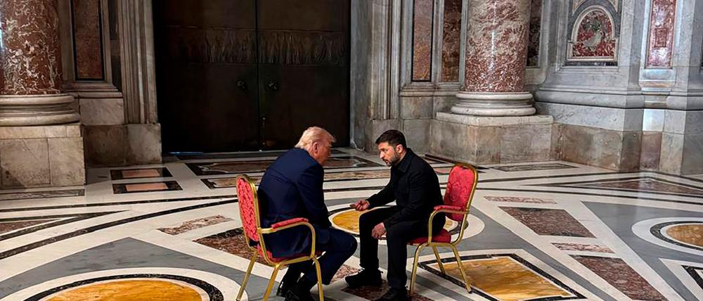 Trump und Selenskyj redeten zuletzt etwa am Rande der Trauerfeier für den verstorbenen Papst Franziskus im Vatikan. (Archivbild)