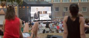  Der Abend dämmert, der Film beginnt Kino im Hof des einstigen Ministeriums für Staatssicherheit. 