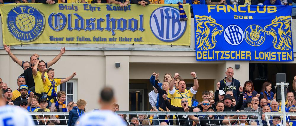 Nach beleidigenden Äußerungen von der Tribüne wurde die Partie kurzzeitig unterbrochen.