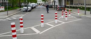 Ob und wie stark der Autoverkehr in Berlin ausgebremst werden soll, ist seit langem in der Diskussion. (Archivbild)