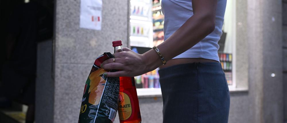 Eine Tüte Chips - die kann man an Kiosken im Münchner Univiertel nur noch bis 20.00 Uhr kaufen, auch wenn diese länger geöffnet haben.