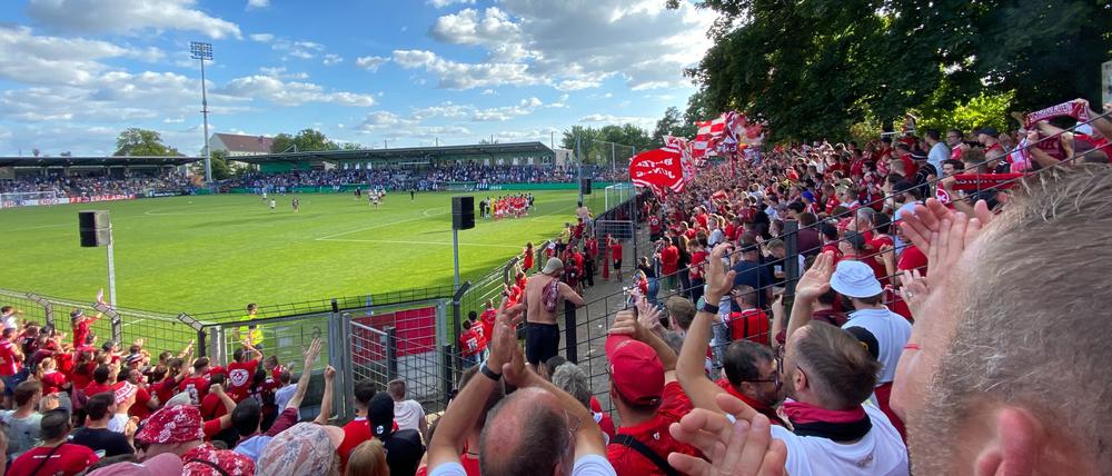 Die Fans des 1. FC Kaiserslautern haben nach dem Pokalerfolg allen Grund zum Jubel.