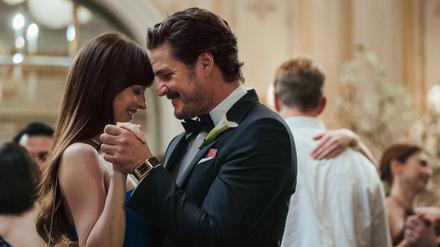 Einhorn mit perfektem Haupthaar. Lucy (Dakota Johnson) könnte bei Harry (Pedro Pascal) schwach werden.