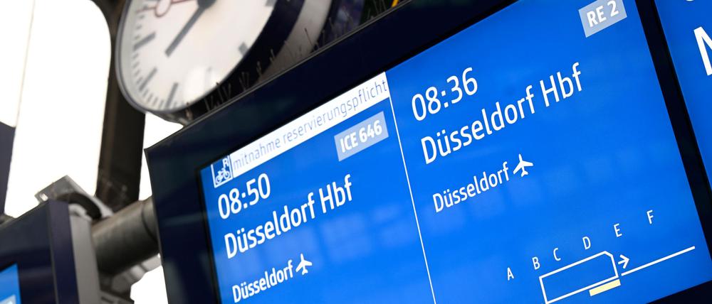Ein Brandanschlag im Juli war einer der Gründe für die schlechte Pünktlichkeit im Fernverkehr der Deutschen Bahn. Inzwischen ist die Strecke wieder frei. (Archivbild)