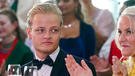Marius Borg Høiby und die norwegische Kronprinzessin Mette-Marit in Oslo. Gegen ihren ältesten Sohn ist Anklage erhoben worden.