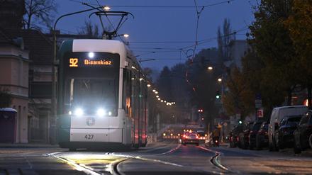 Ein Auto rammte in der Nacht zum Montag eine Tram in Bornstedt. (Symbolbild)