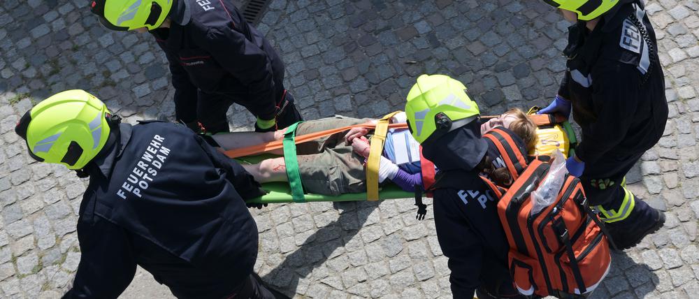 Feuerwehrübung im und um das Karl-Liebknecht-Stadion im Stadtteil Babelsberg. 
