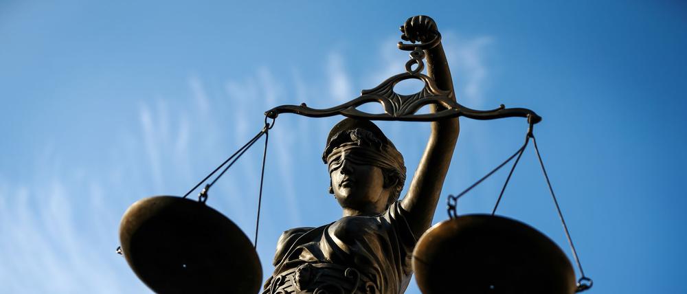 Vor dem Gesetz sind alle gleich – heißt es zumindest. In der Praxis entscheidet oft das Portemonnaie.