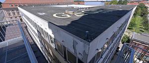 Das Dach des Rechenzentrums vom Turm der Garnisonkirche aus gesehen. 