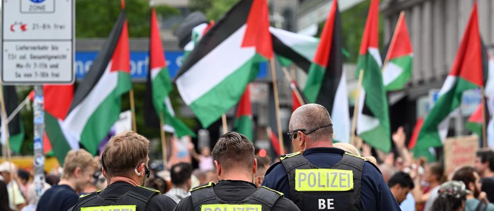 Propalästinensische Demonstranten haben sich in Berlin versammelt. (Archivbild)