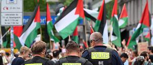 Propalästinensische Demonstranten haben sich in Berlin versammelt. (Archivbild)
