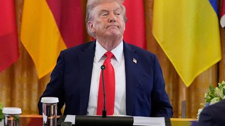 Der Ukraine-Gipfel wurde für ein Telefonat zwischen Trump und Putin unterbrochen.