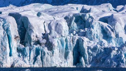Die Gletscher von Spitzbergen haben 2024 viel Eis verloren.