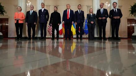 Trump arbeitet an einem Zweiertreffen Putins mit Selenskyj.
