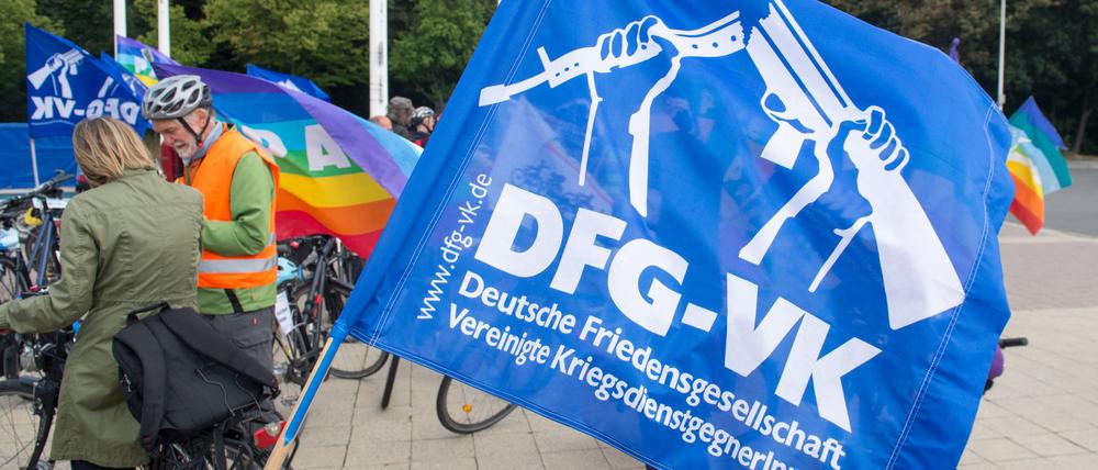 Die Deutsche Friedensgesellschaft DFG-VK hat nach eigenen Angaben bundesweit etwa 3500 Mitglieder. Mit dem Berliner Landesverband hat die Bundesspitze einen Konflikt. (Archivbild)