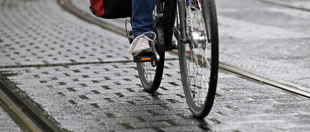 Tramgleise sind Gefahrenstellen für Radfahrende in Potsdam (Symbolfoto). 