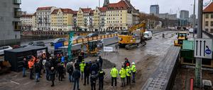 An der Mühlendammbrücke wird noch lange gebaut werden. (Archivbild)