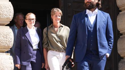 Nach stundenlanger Befragung verlässt Christina Block das Gerichtsgebäude.