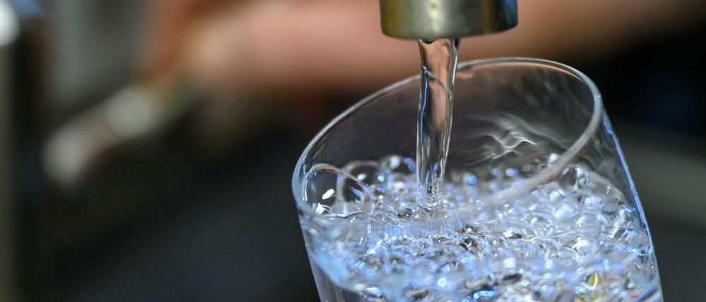 Die kommunale Wasserwirtschaft will auch von einer Förderung öffentlicher Infrastruktur profitieren. (Symbolbild) 