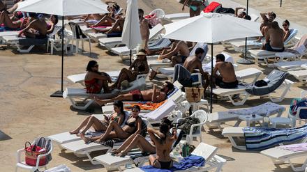 Der Eintritt zum Beiruter Strandclub "Sporting" kostet in diesem Jahr mindestens 30 Euro. 