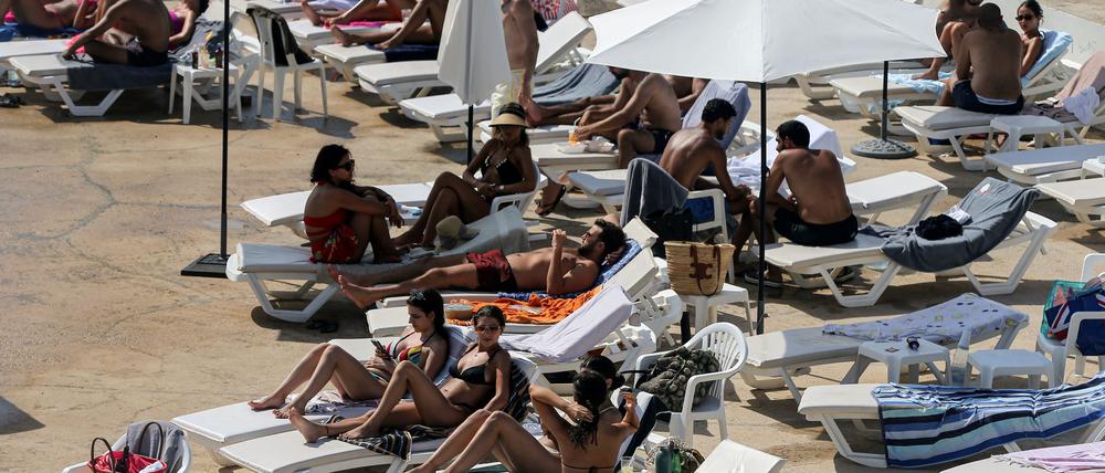 Der Eintritt zum Beiruter Strandclub "Sporting" kostet in diesem Jahr mindestens 30 Euro.
