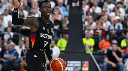 Dennis Schröder ziegt Vergleich mit Dirk Nowitzki.