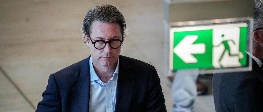 Andreas Scheuer, CSU-Bundestagsabgeordneter und ehemaliger Bundesverkehrsminister, kommt am Rande der Sitzung des Bundestags zu einer Abstimmung.